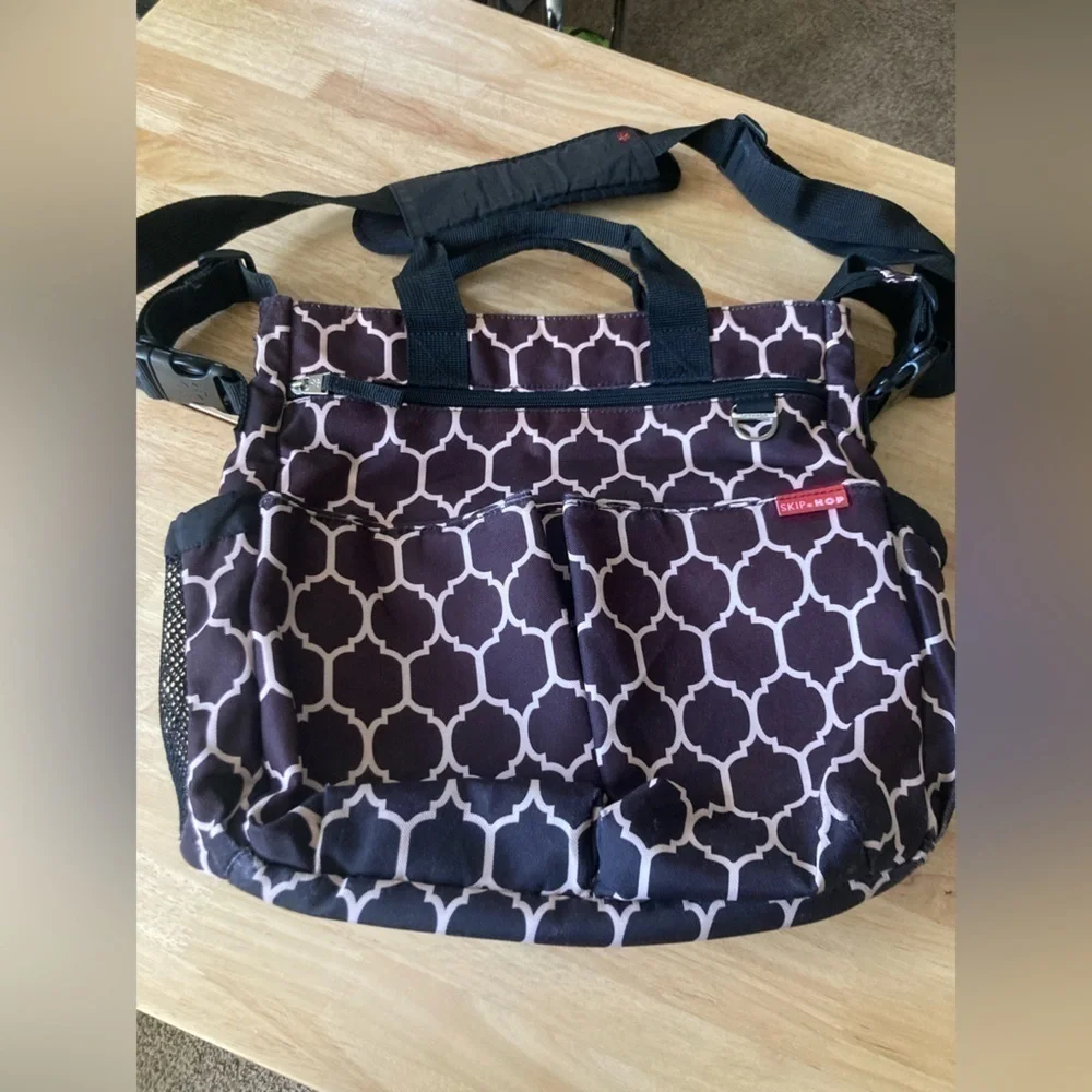 Skip hop diaper bag with changing pad in excellent condition